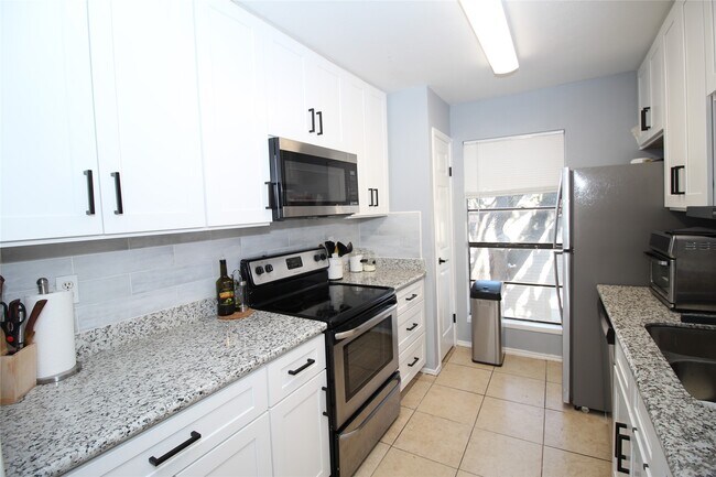 Foto del edificio - 9707 Richmond Ave.