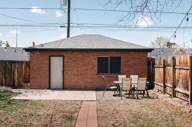Foto del edificio - 845 S Sherman St