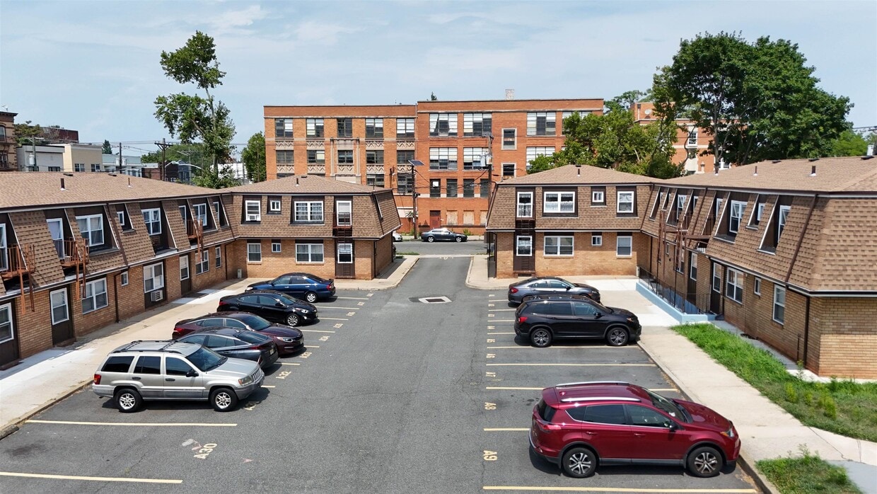 Primary Photo - 586 John F. Kennedy Blvd
