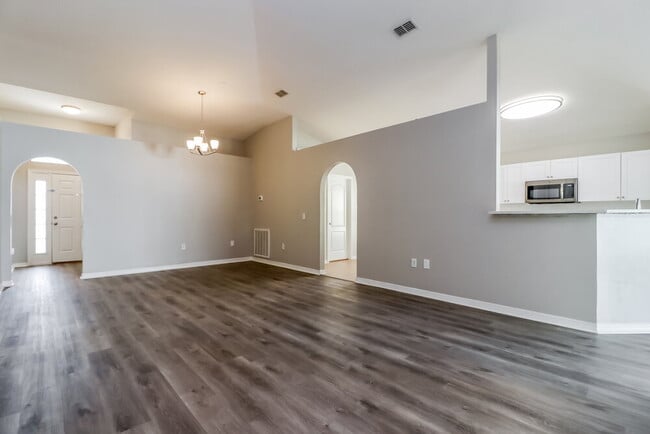 Building Photo - 1305 Alhambra Crest Dr