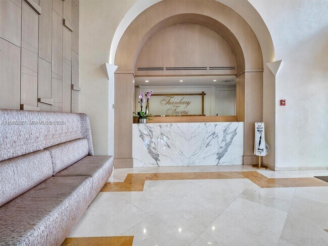 Foto del edificio - 19355 Turnberry Way