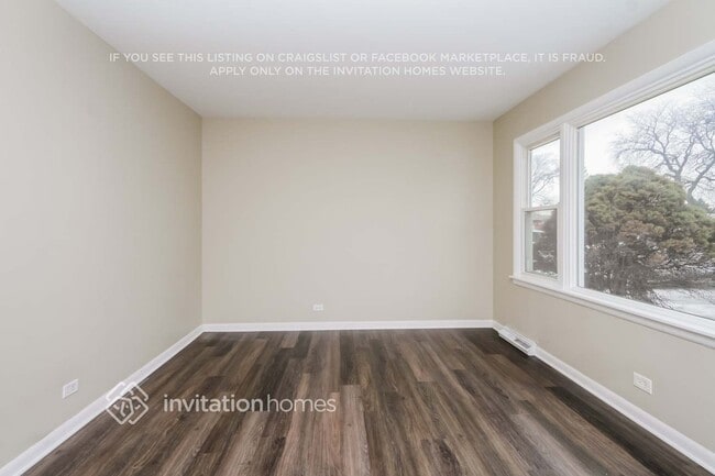 Building Photo - 8732 Oak Park Ave