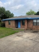 Building Photo - 402 Thompson Dr