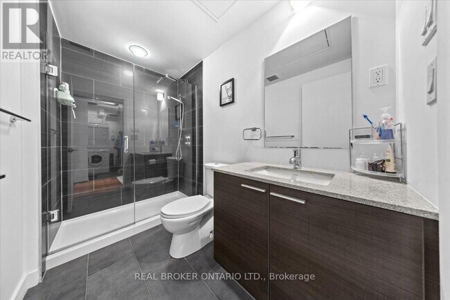 Photo du bâtiment - 354-354 Gladstone Ave