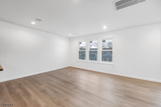 Building Photo - 34 Palm St