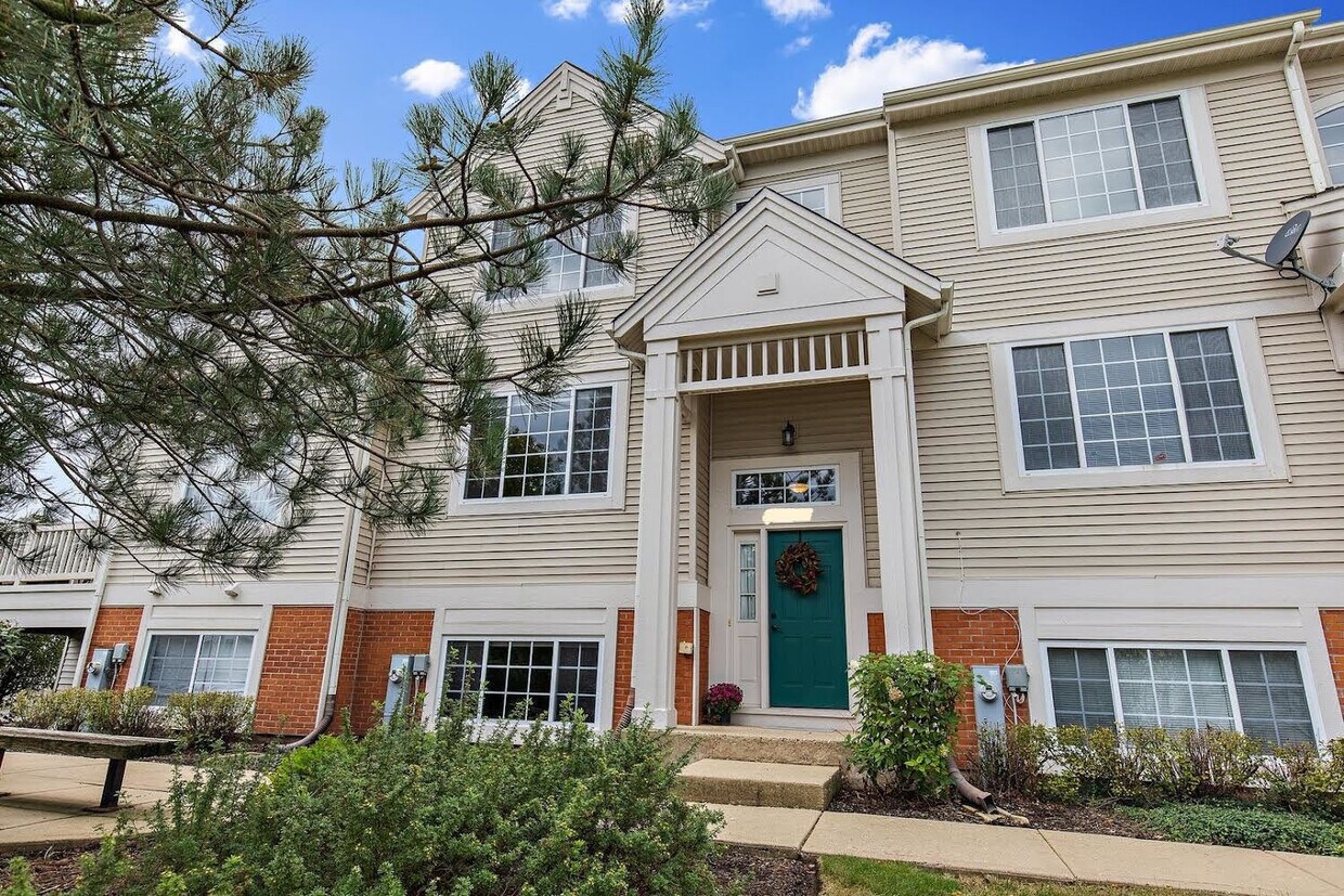 551 Cary Woods Cir, Cary, IL 60013 Townhome Rentals in Cary IL