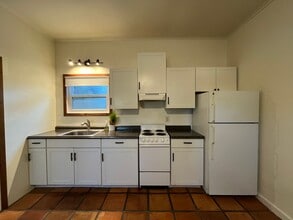 Building Photo - 510 6th St