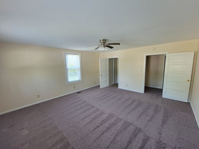 Building Photo - 3 Bedroom 2 Bathroom House