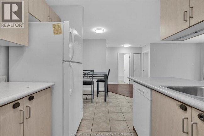 Photo du bâtiment - 1390 Lauzon Rd