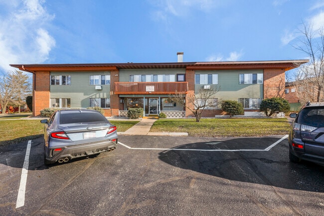 Building Photo - Carriage Hills Apartments