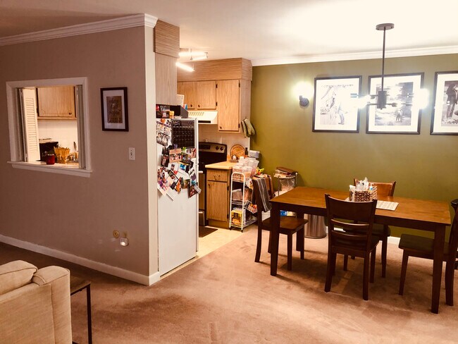 Kitchen/Dining Room - 62 Jacqueline Rd