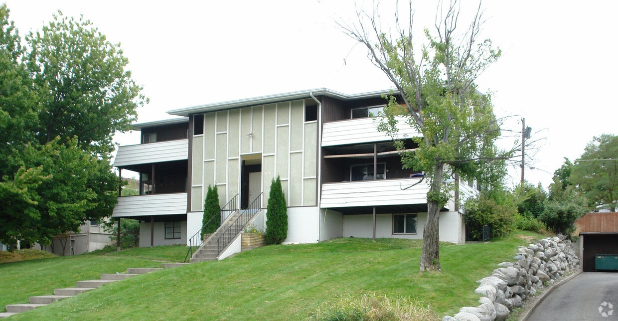 Primary Photo - 1722 E South Riverton Ave