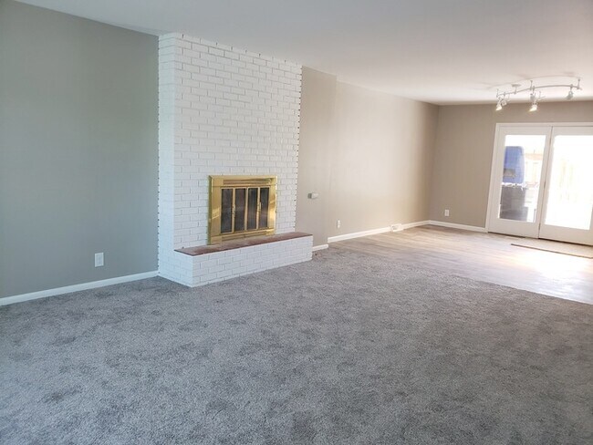 Building Photo - 2900 Central Ave