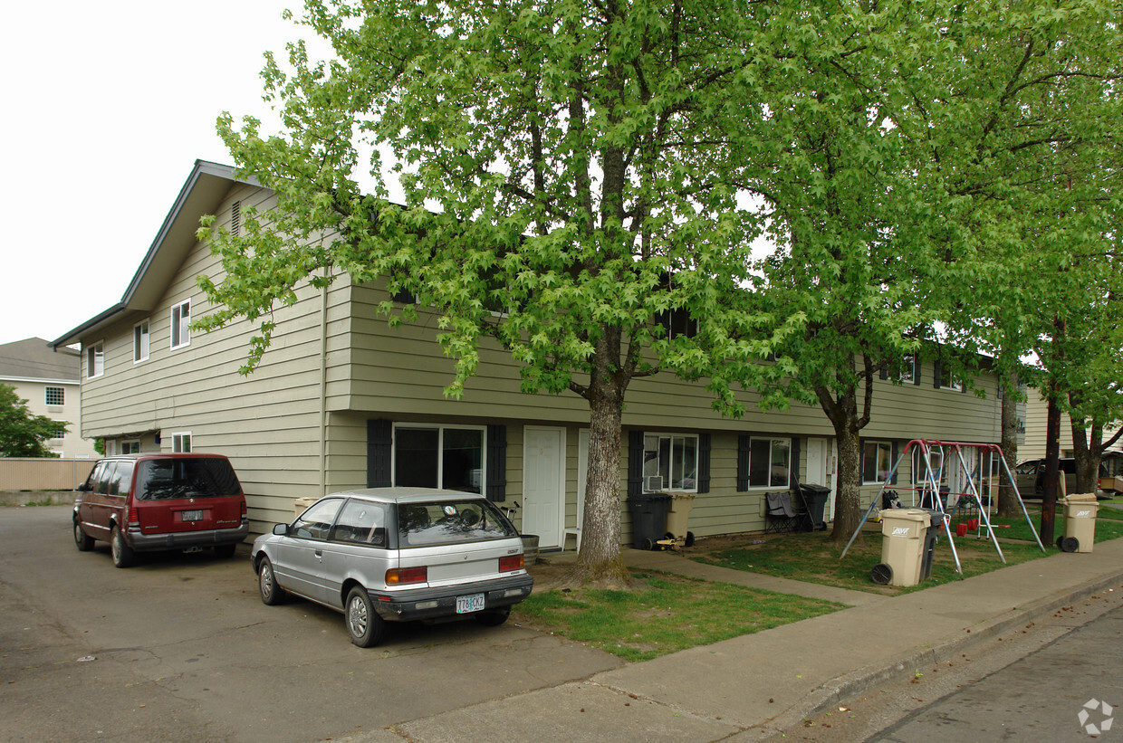 Building Photo - Little John Apartments