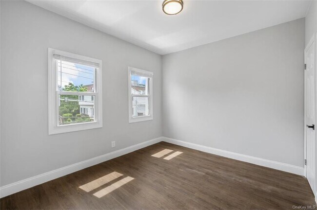 Building Photo - 135 Waverly Ave