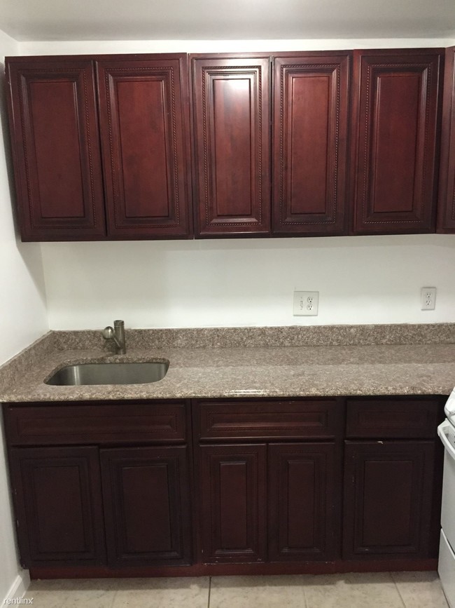 Building Photo - 1 br, 1 bath Apartment - 11019 72nd Rd 2A