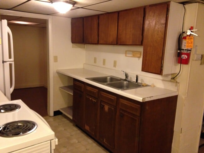 Kitchen - Unit B - 193 N Fairview St