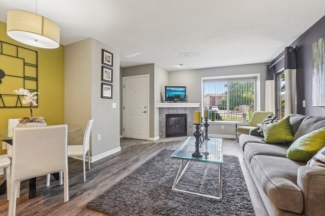 Building Photo - Heritage at Hidden Creek