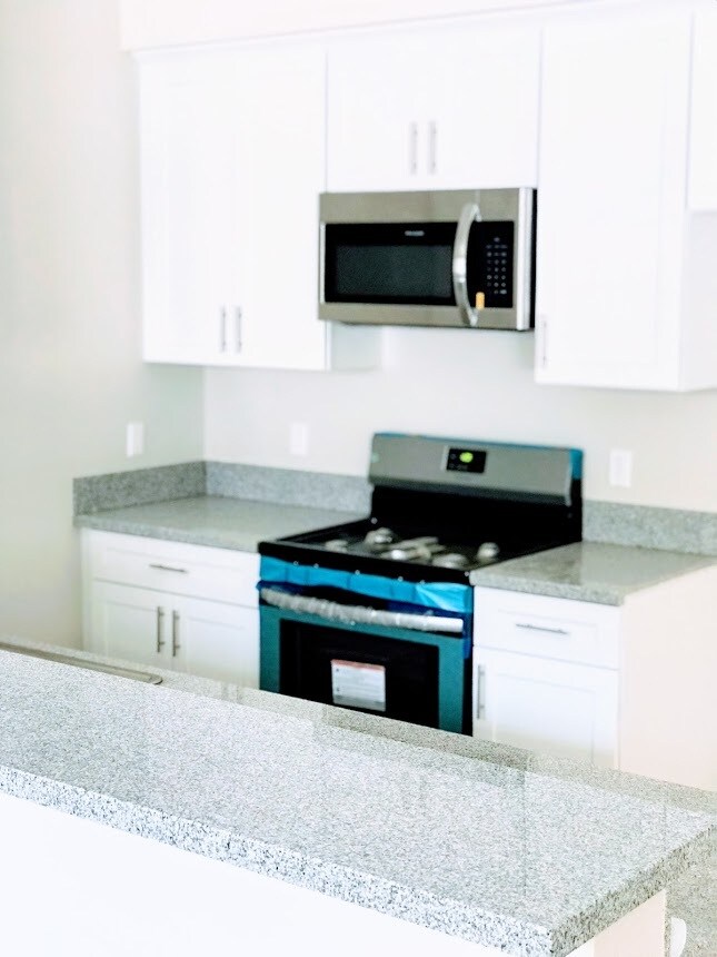Beautiful kitchen - 14333 Roscoe Blvd