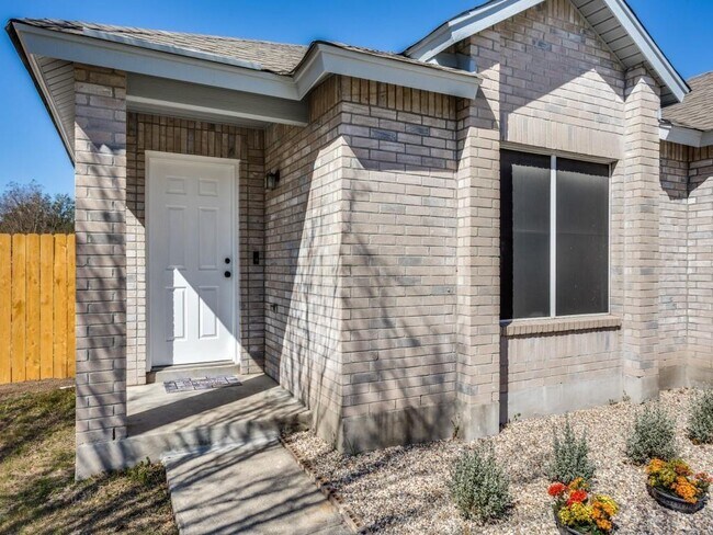 Building Photo - 201 Sil Cove