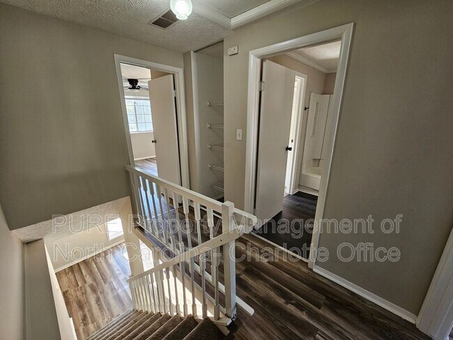Foto del edificio - 9445 Lexington Cir