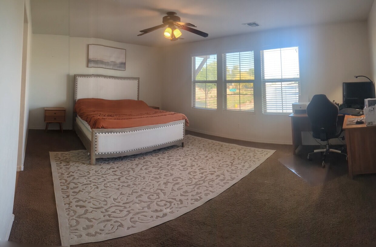 Foto principal - 11020 E Silver Springs Cir