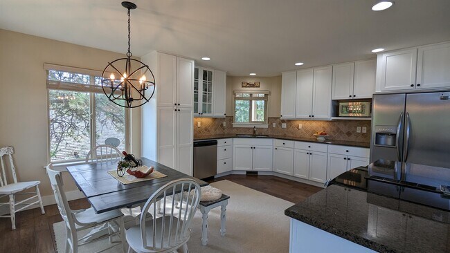 Foto del edificio - 706 W Bolan Ave