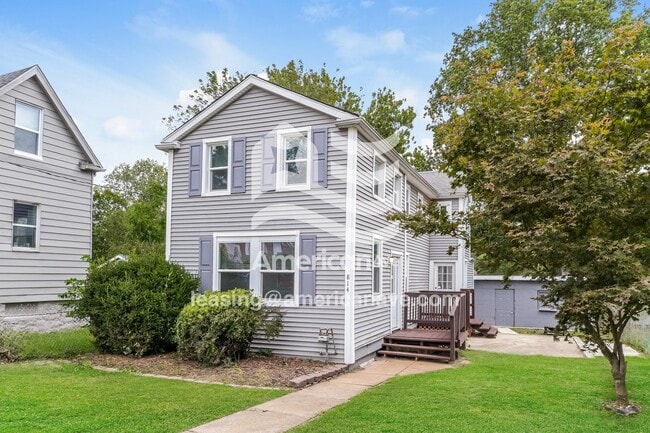 Building Photo - 814 Wachtel Ave