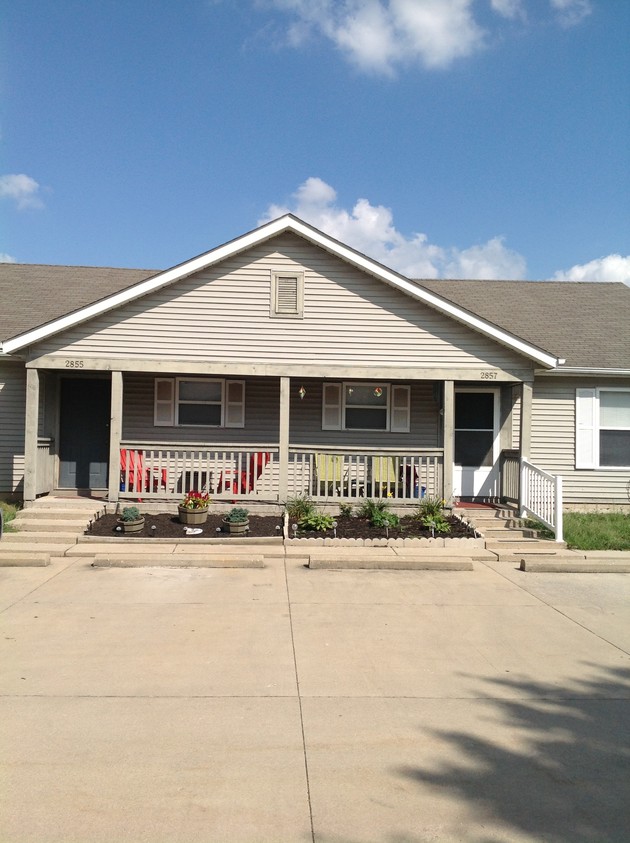 Building Photo - White Pines Duplexes