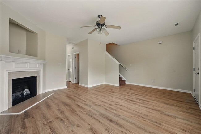 Foto del edificio - 5320 Oakley Commons Blvd
