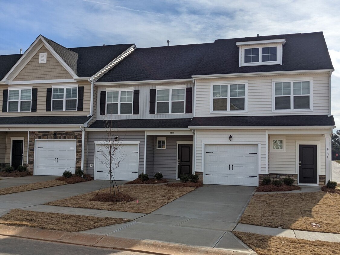 Foto principal - 3 Bedroom Townhome Sherrill's Ford