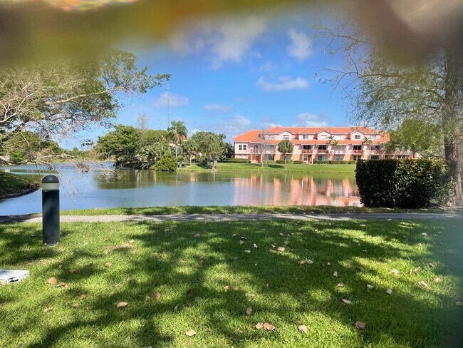 Foto del edificio - 1165 Crystal Way