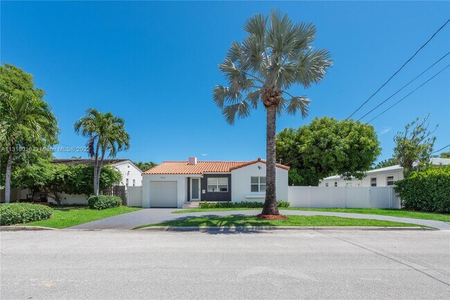 Foto del edificio - 9033 Emerson Ave