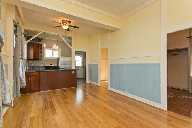 Building Photo - Cozy 2 BD Lower Kalihi NO PARKING