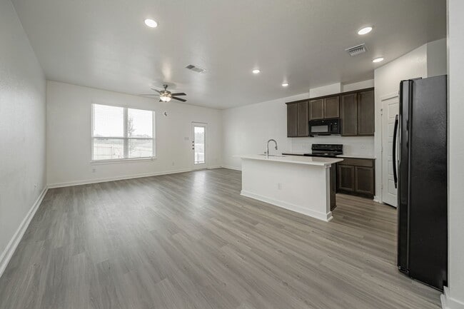 Building Photo - 8446 Adelaide Dr