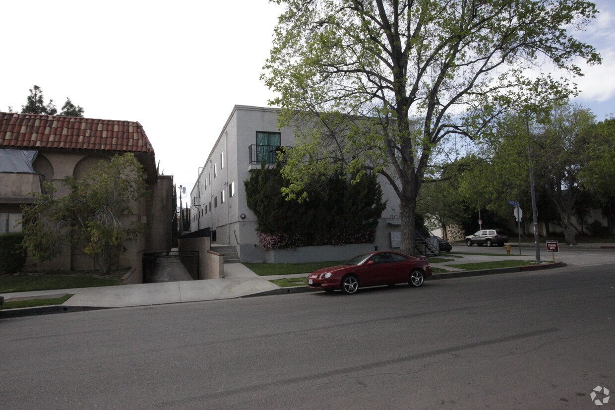 Building Photo - 7057 Jordan Ave
