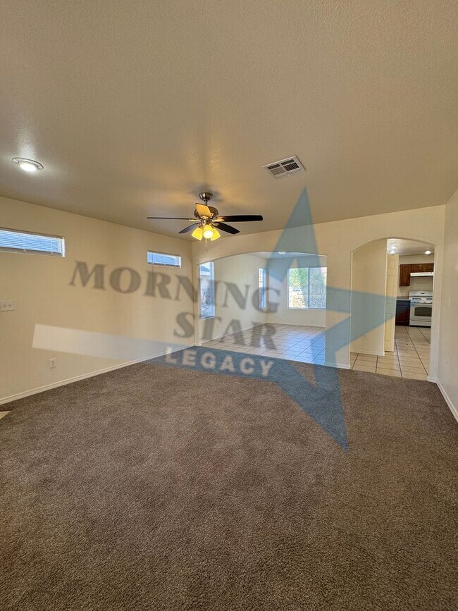 Foto del edificio - Spacious 4 Bed House in Rincon Mesa!