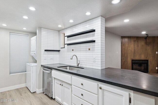 Foto del edificio - 7950 E Starlight Way