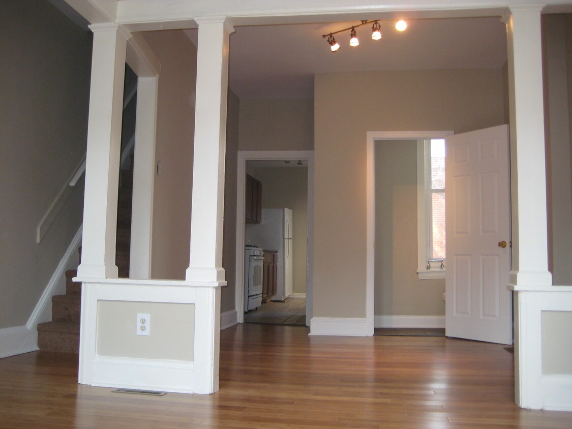 Sala de estar - 323 Point St