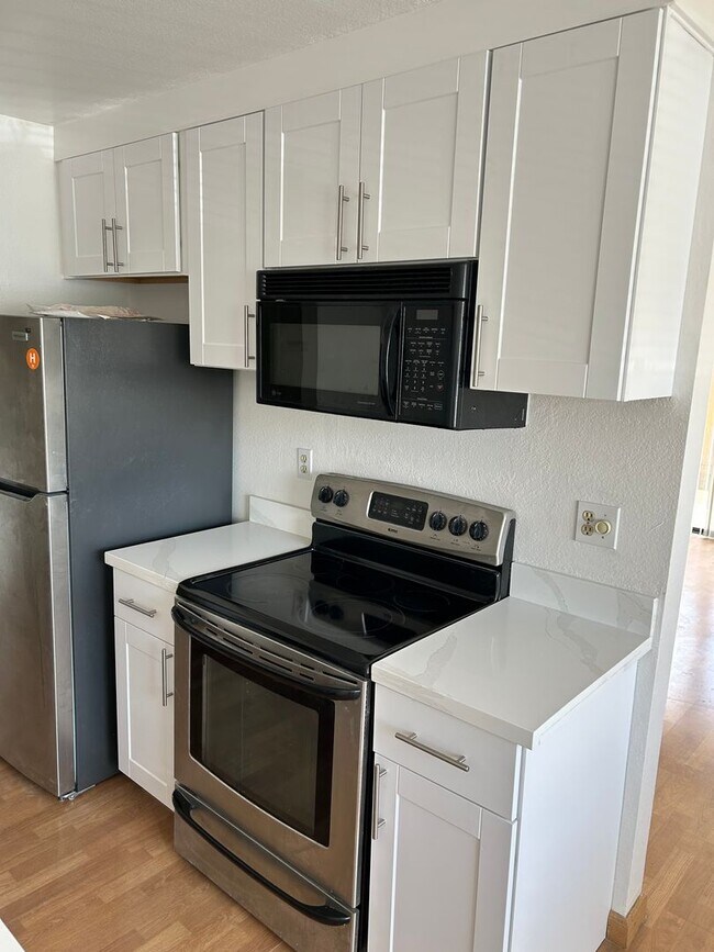 Foto del edificio - Welcome to Valley Crest Condos!