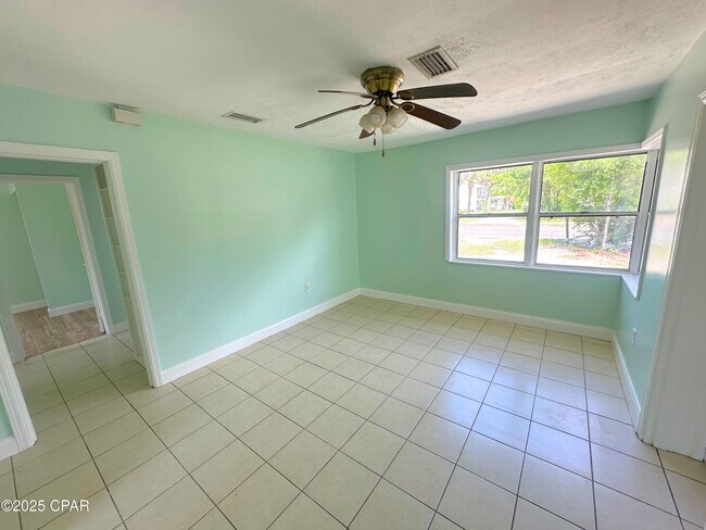 Foto del edificio - 706 Bay Ave