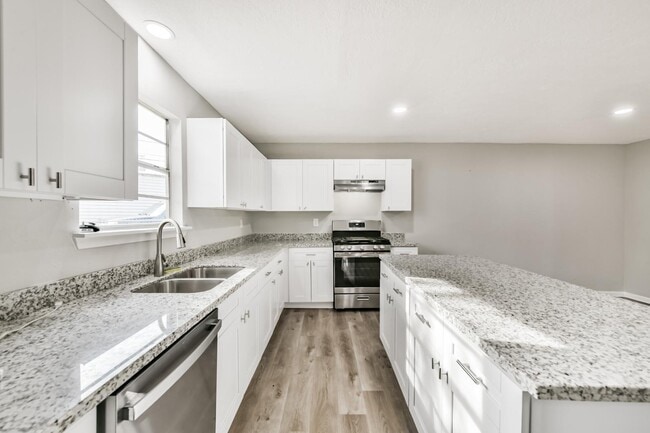 Foto del edificio - 305 Red Haven Dr