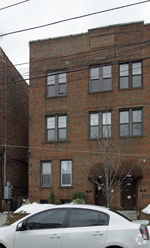 Building Photo - 121-123 Roosevelt Ave