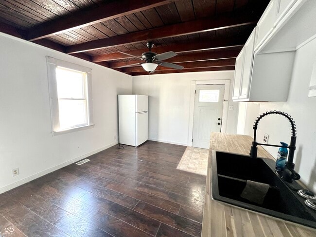 Building Photo - 231 E South C St