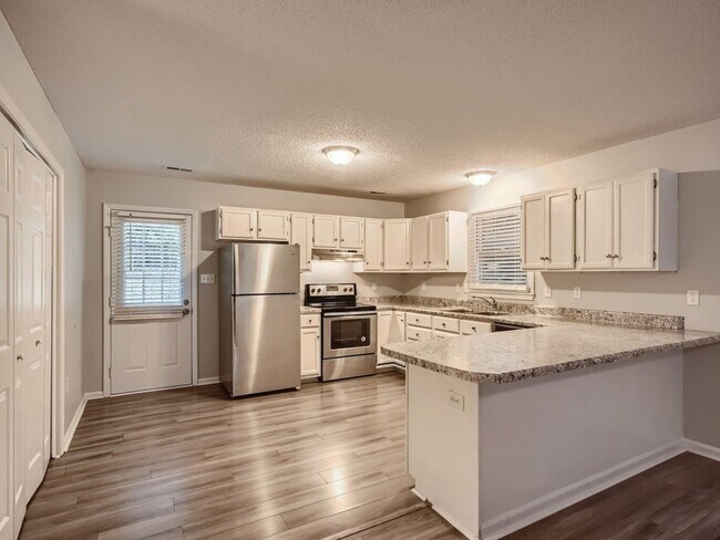 Building Photo - 2 Bedroom Duplex in Concord