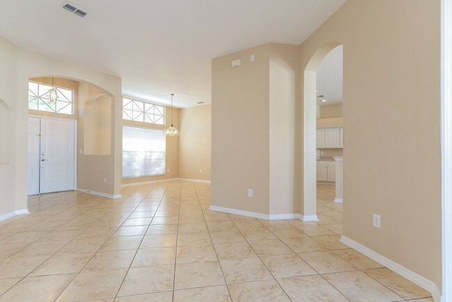 Building Photo - 6910 Cohasset Cir