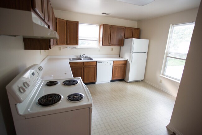 Building Photo - 561 Columbia Avenue