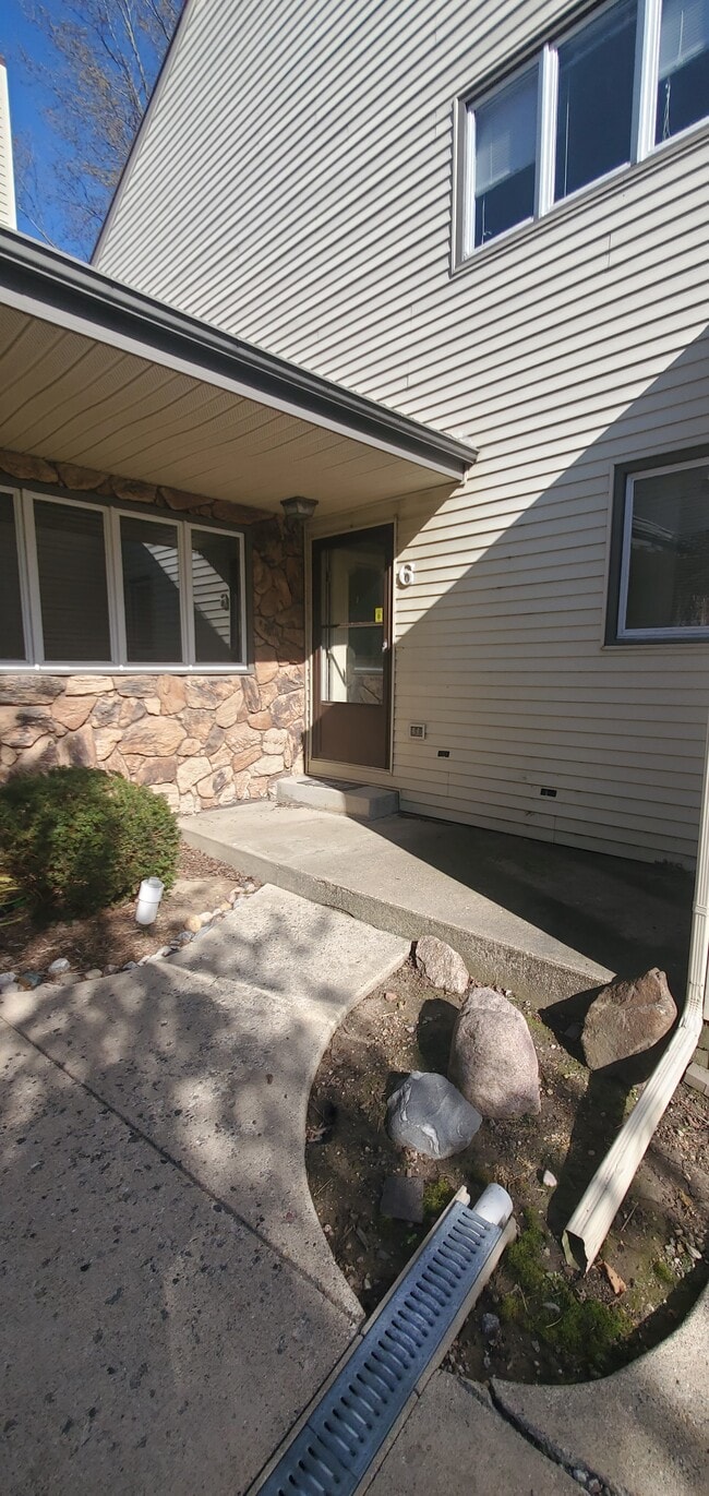 Front entrance - 1110 Timbercreek Dr
