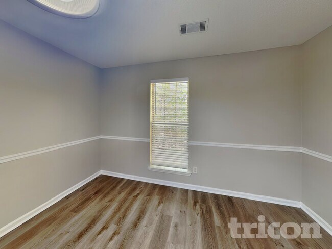 Foto del edificio - 10587 Village Trail