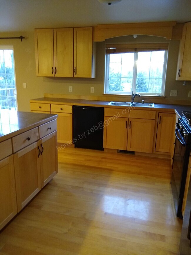 Building Photo - 983 New Holland Dr